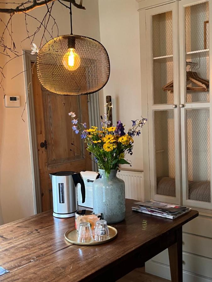 De Hiernaast Bed & Breakfast 2*